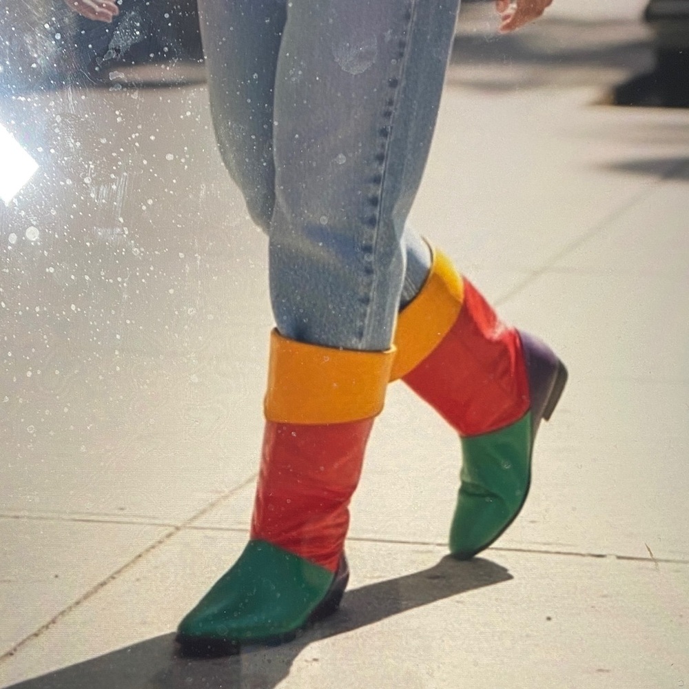 Joyce Peter Pan Style Colorful Women's Boots - Size 9 EUC - Easy slip on / off